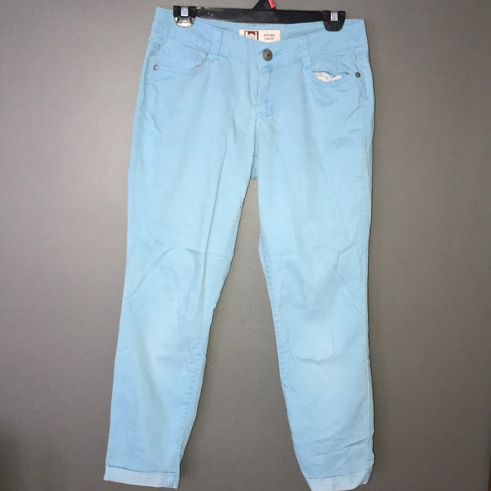 💙Baby Blue Capris💙